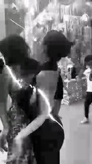 El sensual baile viral de Bianca Censori y Penélope Cruz