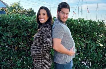 Adam Devine retuvo líquidos mientras su esposa estaba embarazada