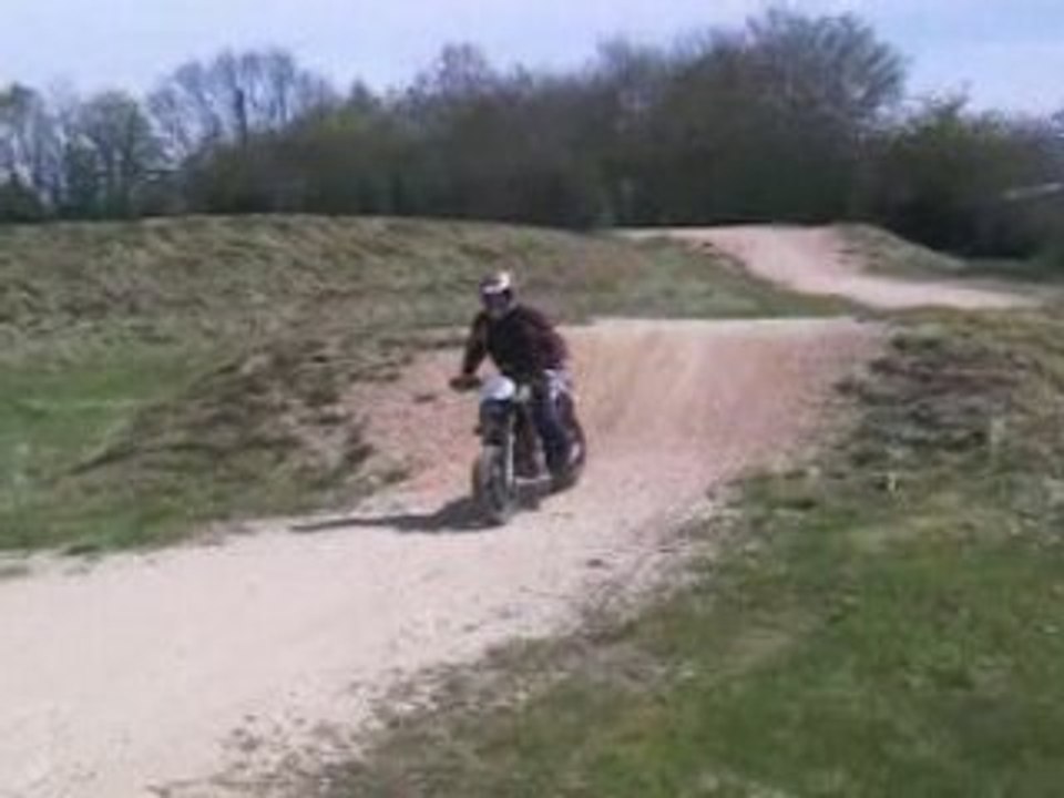 L'Rieju qui saute une table