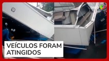 Teto de supermercado desaba e carros são atingidos em São Caetano