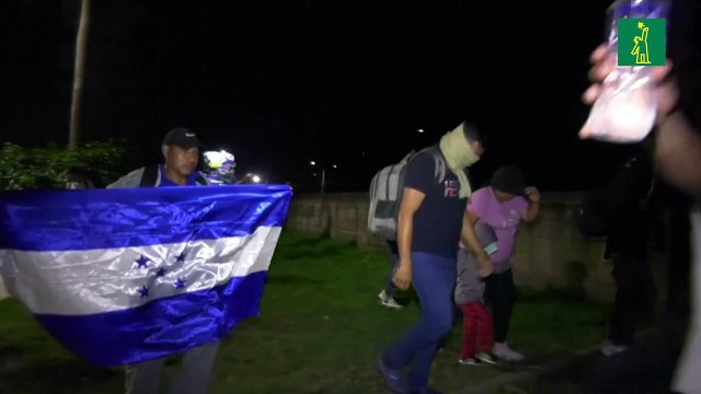 Una caravana de migrantes hondureños sale rumbo a EEUU pese a amenazas de Trump