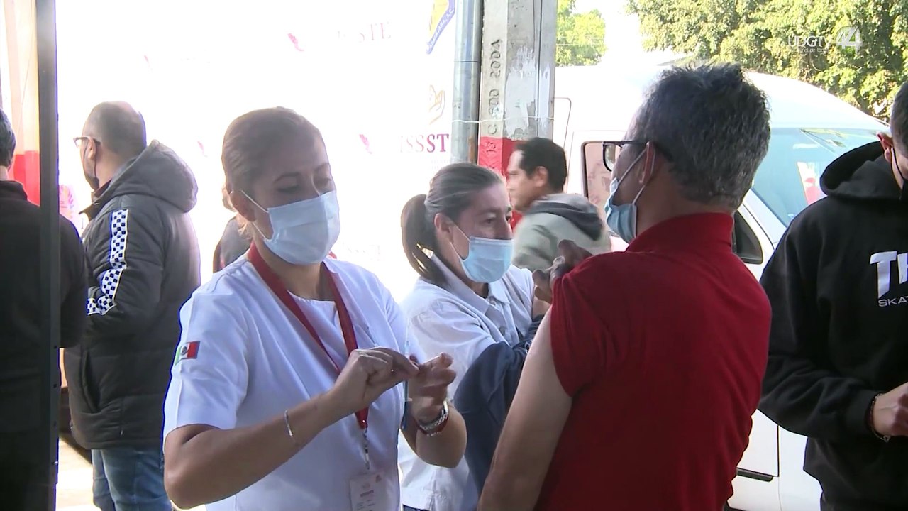 Lanzan campaña de vacunación contra COVID-19 para el CUCS