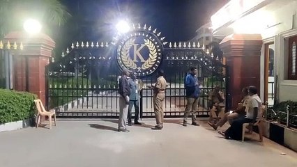 வேலூர் நாடாளுமன்ற உறுப்பினர் கதிர் ஆனந்துக்கு சொந்தமான கல்லூரியில் அமலாக்கத்துறை மீண்டும் நடைபெற்ற சோதனை நிறைவடைந்து அமலாக்க துறையினர் கல்லூரியை விட்டு கிளம்பினர்