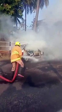 காலையில் சென்று கொண்டிருந்த மாருதி கார் திடீரென தீ பற்றி எரிந்தது