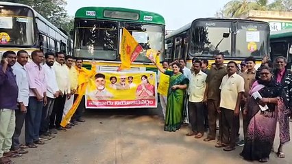 AP-PVP-26-08-PM-MODI-GARI-SABHAKI-BUSLU-KI-JANDA-VUPINA-MANTRI-SANDYRANI-AV-AP10156