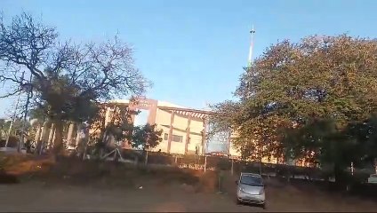 ठंड से ठिठुरा इंदौर, ग्रामीण क्षेत्रों में ओस बन गई बर्फ