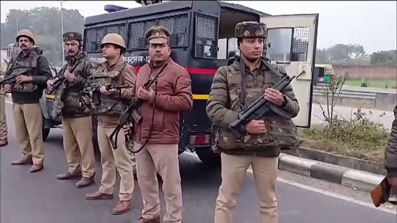 HN_ANI2_UP_BHADOHI_SECURITY_CHECKING_AT_VARANASI_11-17-07