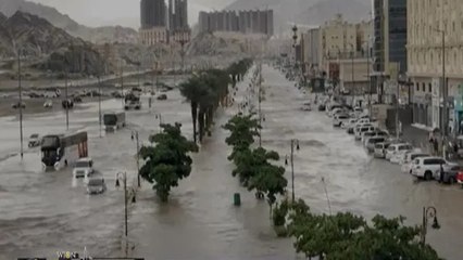 Rain in Saudi Arebia: सऊदी अरब में 'जल तांडव', शहर जलमग्न, बह गईं कारें, 24 घंटे पड़ेंगे भारी