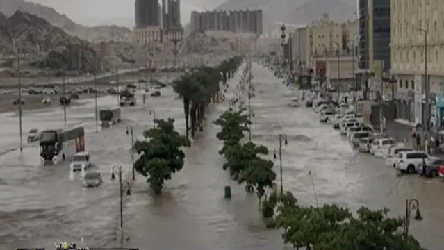 Rain in Saudi Arebia: सऊदी अरब में 'जल तांडव', शहर जलमग्न, बह गईं कारें, 24 घंटे पड़ेंगे भारी