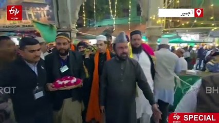 پاکستانی وفد کی اجمیر درگاہ پر حاضری، زائرین کی ہندوستان - پاکستان میں باہمی محبت کی دعائیں