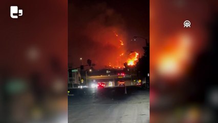 Los Angeles'ta orman yangınları nedeniyle insanlar tahliye ediliyor