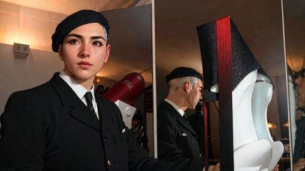 Stephen Jones dévoile ses créations au Musée de la mode à Paris : "Les chapeaux, un lien éternel"