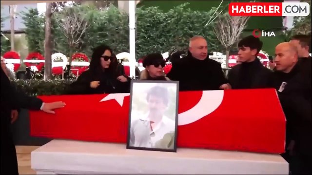 Tuğçe Tayfur'un Ferdi Tayfur'a küfürlü mesaj attığı iddia edildi