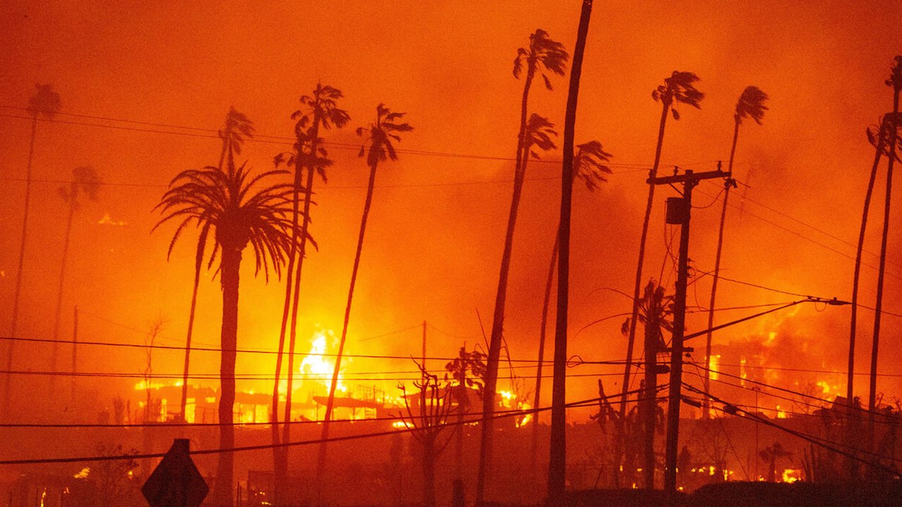 Violent incendie aux portes de Los Angeles, des milliers d’habitants appelés à évacuer