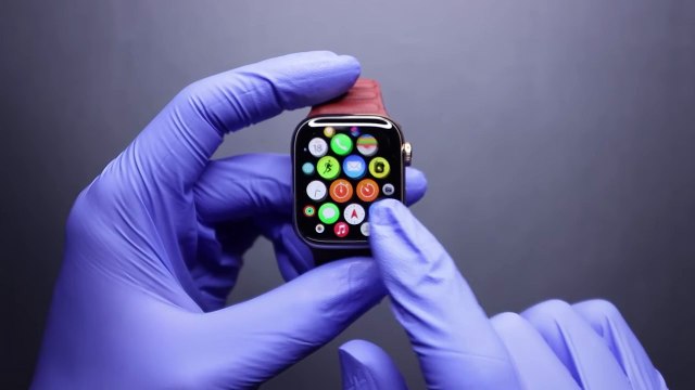 Apple Watch Series 8 Stainless Steel Unboxing