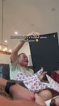 Não tem preço . Pai fica em lágrimas com presente de Natal da filha