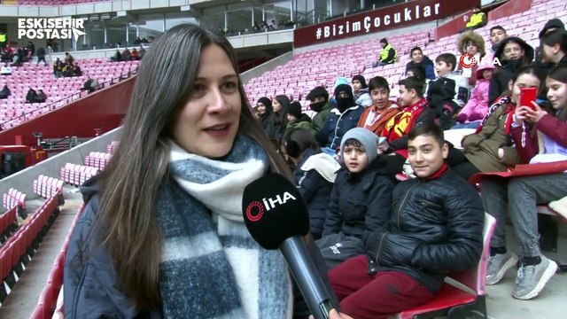 Çocuklar ilk kez tribünlerde Eskişehirspor maçlarının heyecanını yaşadı