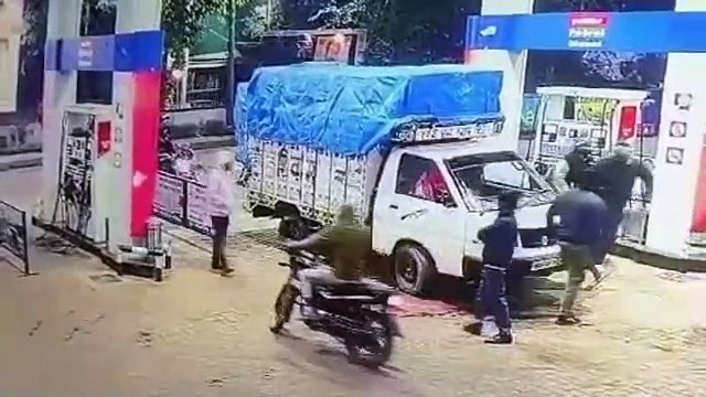 पेट्रोल पर धांय धांय, फ्यूल स्टेशन कर्मचारी ने नहीं डाला पेट्रोल तो बदमाशों ने दिखाया टशन