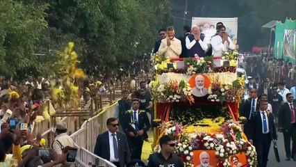 HN_ANI_AP_VISHAKAPATNAM_PM_MODI_HOLDS_ROAD_SHOW_17-25-33