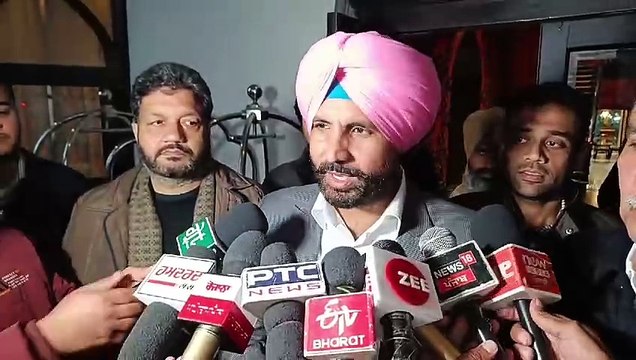 ਅੰਮ੍ਰਿਤਸਰ ਚ ਕਾਂਗਰਸ ਪਾਰਟੀ ਦਾ ਮੇਅਰ ਬਨਾਉਣ ਨੂੰ ਲੈਕੇ ਪੰਜਾਬ ਪ੍ਰਭਾਰੀ ਹਰੀਸ਼ ਚੌਧਰੀ ਅਤੇ ਕਾਂਗਰਸ ਪੰਜਾਬ ਪ੍ਰਧਾਨ ਰਾਜਾ ਵੜਿੰਗ ਸਹਿਤ ਕਈ ਕਾਂਗਰਸੀ ਨੇਤਾ ਮੀਟਿੰਗ ਵਿੱਚ ਪੁੱਜੇ