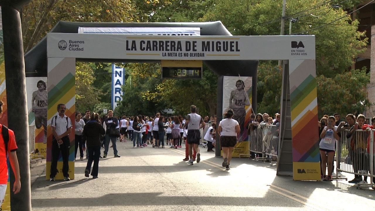 Miles de personas recordaron a Miguel Sánchez, atleta y poeta desaparecido en la dictadura