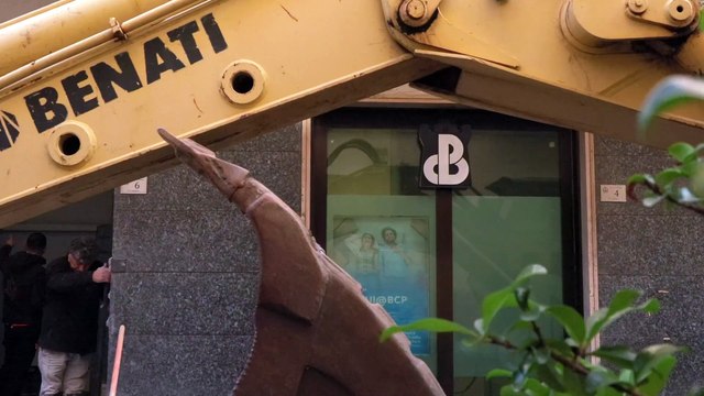 Colpo con la ruspa alla Banca di credito popolare, in via Campania, a Marcianise, Caserta