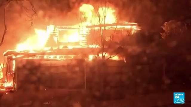 Residentes de Los Ángeles se ven obligados a huir mientras los vientos avivan los incendios