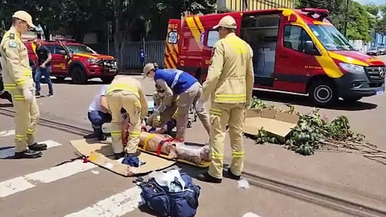 Motociclista sofre ferimentos graves em acidente no Centro