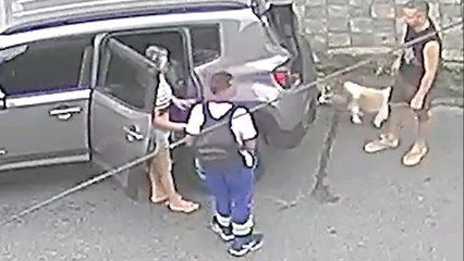 Ladrão 'disfarçado' de trabalhador assalta casal em Cubatão e, sem medo, ainda arruma corrente de bicicleta antes de fugir;VÍDEO