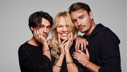 Pamela Anderson proches de ses fils Brandon et Dylan : pourquoi sa carrière a failli détruire leur relation
