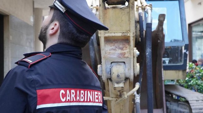 Marcianise, assalto alla banca con ruspa e camion: ma il colpo fallisce (08.01.25)