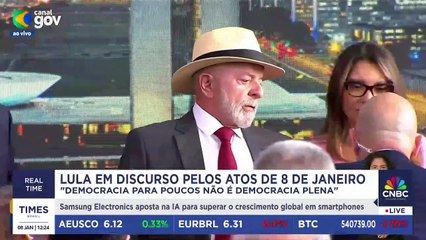 Em gesto simbólico, Lula desce rampa do Palácio do Planalto em ato dos dois anos do 8 de Janeiro
