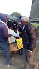 ऑटो रिक्शा और जेके कंपनी के ट्रक में जोरदार भिड़ंत ऑटो रिक्शा चालक घायल