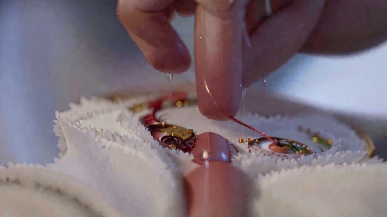 Réseaux sociaux : la broderie s'invite à la mode grâce aux créateurs