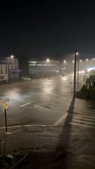 Coches inundados en el Polígono del Tambre (Santiago) a primera hora de la mañana