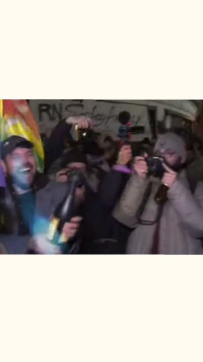 L'extrême gauche manifeste et fête la mort de Le Pen