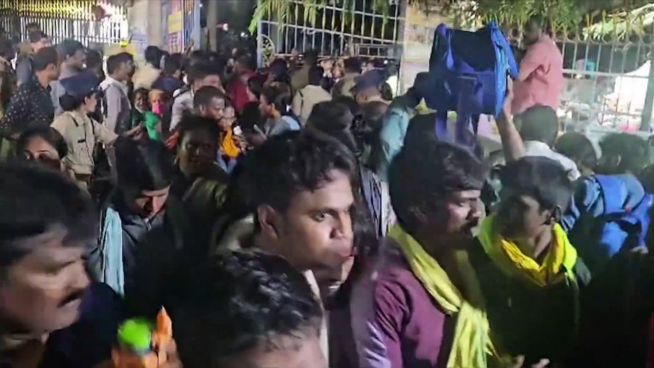 तिरुपति मंदिर के पास दर्शन टिकट काउंटर में मची भगदड़, 4 श्रद्धालुओं की मौत