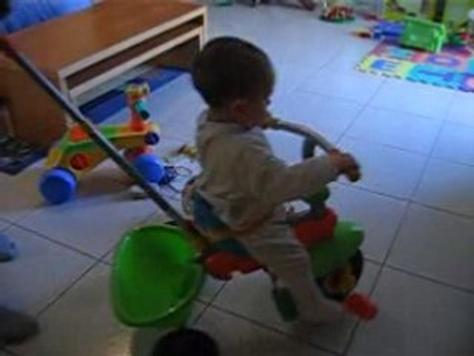 noa et son 1er velo