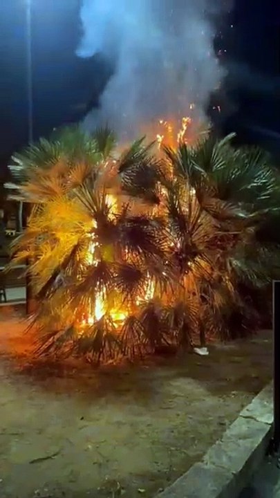 Il video dell'ncendio a Palermo in piazza Don Bosco