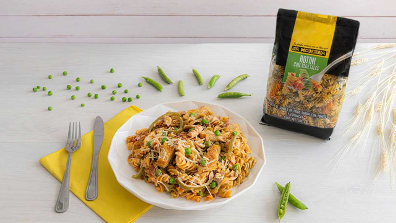 Pasta cremosa de chipotles con pimientos