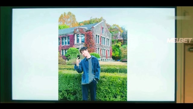 Girl on Her 1st Day of University Captures Everyone's Heart, But a Stranger Nicknamed M Appears