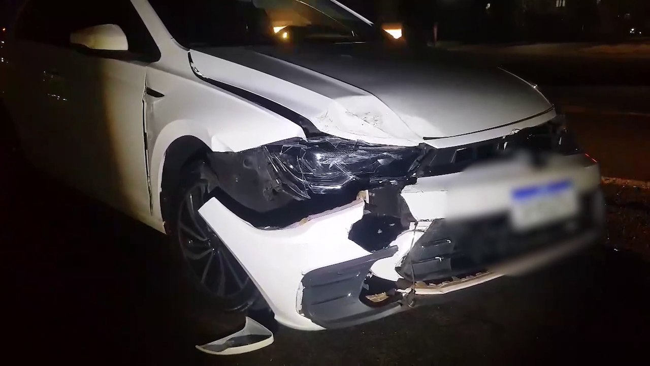 Polo fica destruído em acidente com caminhão na rodovia BR-277 em Santa Tereza do Oeste