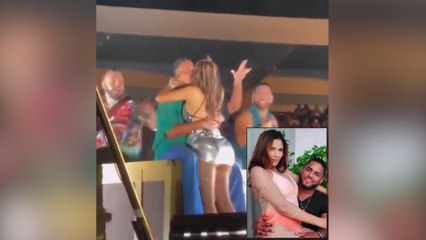 Chifre ao vivo: blogueira beija cantor favorito na boca e marido pede divórcio; veja vídeo
