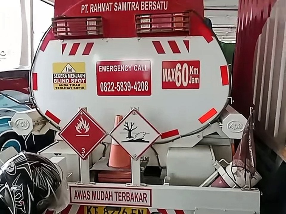Penyebrangan menggunakan transportasi laut
