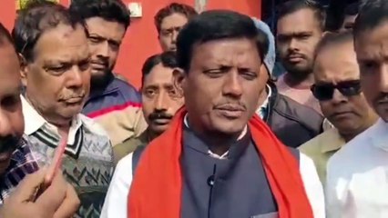 बाघमारा विधायक ने जरूरतमंद लोगों के बीच किया कम्बल वितरण, हेमन्त सरकार पर बोला हमला,कहा वृद्धा,विधवा सहित सभी पेंशनधारियों को 8 माह से नही किया गया है भुगतान, मईया सम्मान पेंशन देकर लूट रही केवल वाहवा