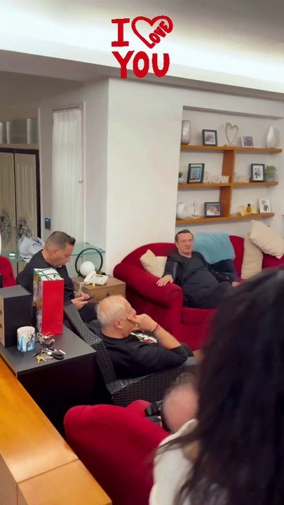 Μάριος Καπότσης: Το βίντεο μέσα από το σπίτι του Πανταζή χωρίς την Κόνι Μεταξά