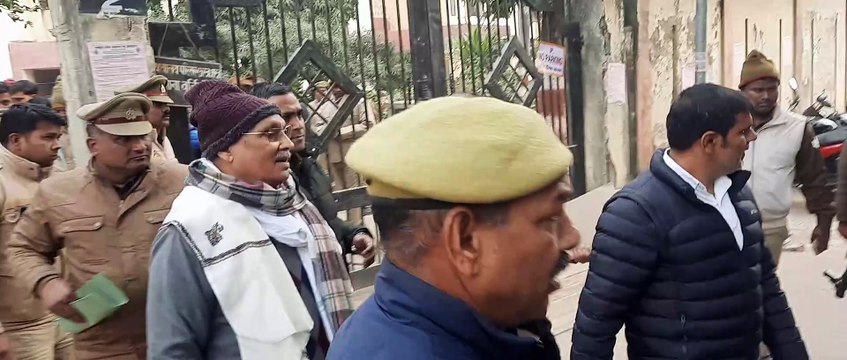 बाहुबली विधायक रमाकांत यादव गैंगस्टर कोर्ट में हुए पेश - कड़ी सुरक्षा के बीच फतेहगढ़ जेल से आजमगढ़ गैंगस्टर कोर्ट में लाया गया - वर्ष 2022 में जहरीली शराबकांड और गैंगस्टर के मामले में हुई पेशी