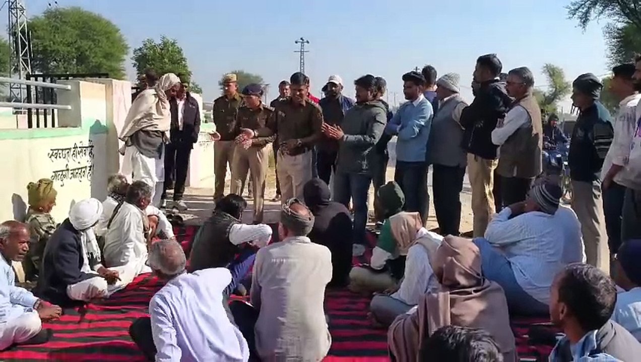 रेनवाल में असामाजिक तत्वों ने डॉ भीमराव अंबेडकर की मूर्ति खंडित कर सिर ले गए, लोग बैठे धरने पर