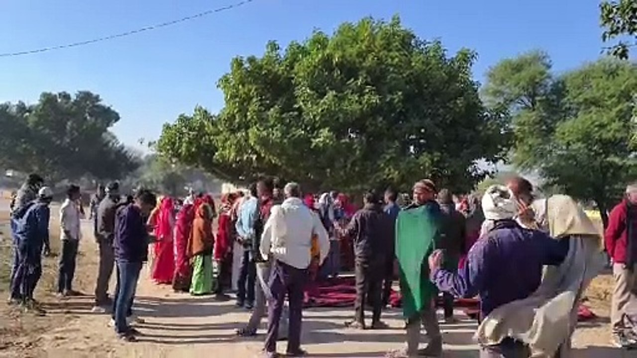 रेनवाल में असामाजिक तत्वों ने डॉ भीमराव अंबेडकर की मूर्ति खंडित कर सिर ले गए, लोग बैठे धरने पर