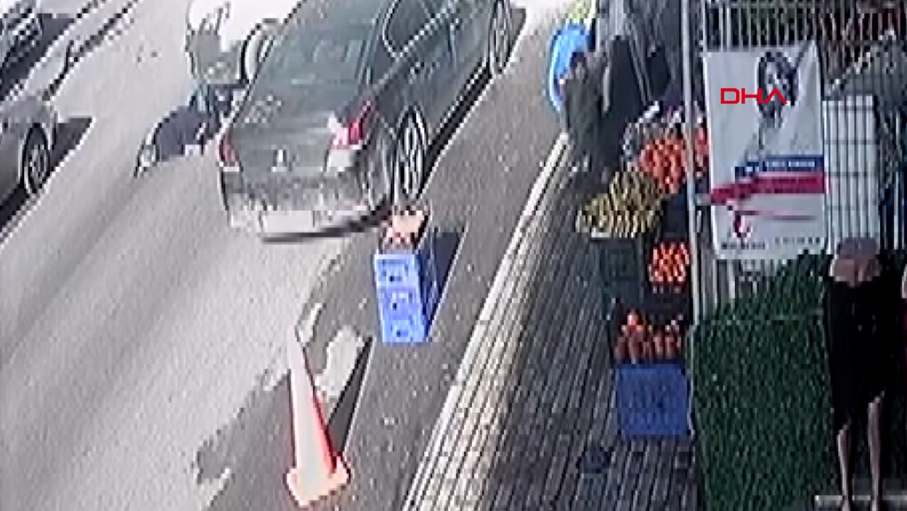 Ters yönde ilerleyen otomobil yayaya çarptı